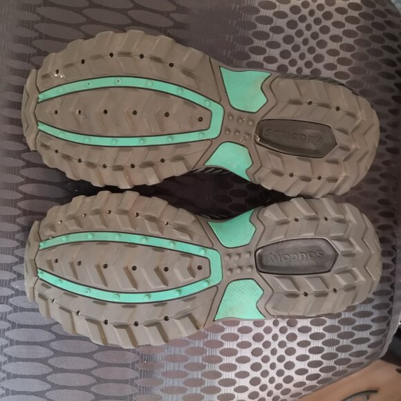 Saucony woman's black running /walking shoe - Picture 5 of 6